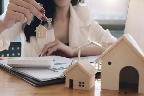 Công chứng hợp đồng chia tách nhà đất