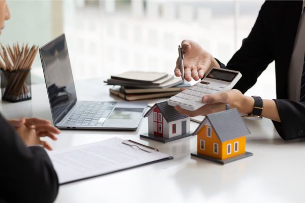 Công chứng hợp đồng chia tách nhà đất