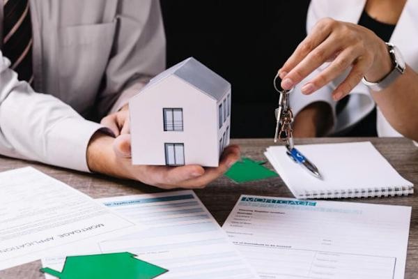 Phân biệt thỏa thuận và cam kết tài sản