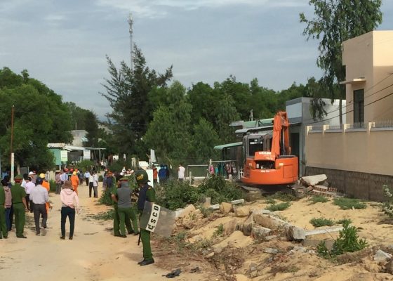 tranh chấp đất liền kề