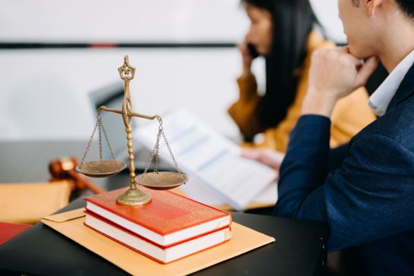 Tại sao bỏ qua công chứng có thể đẩy bạn vào rủi ro pháp lý?