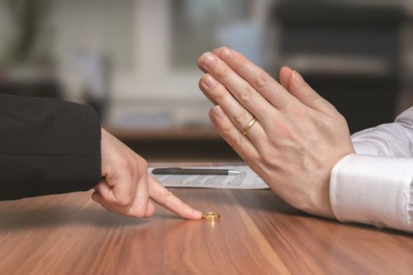 Tại sao thỏa thuận công chứng tài sản vợ chồng cần có sự đồng thuận của cả hai?
