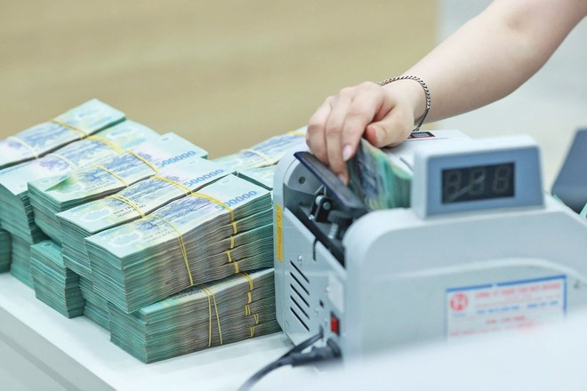 giữ tiền mặt hay gửi ngân hàng
