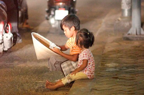 Lợi dụng trẻ em 