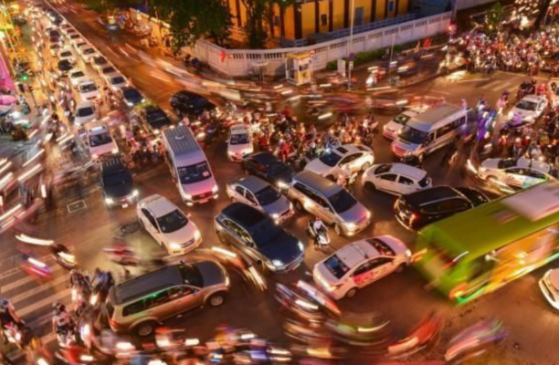Dừng ô tô sai chỗ gây ùn tắc giao thông